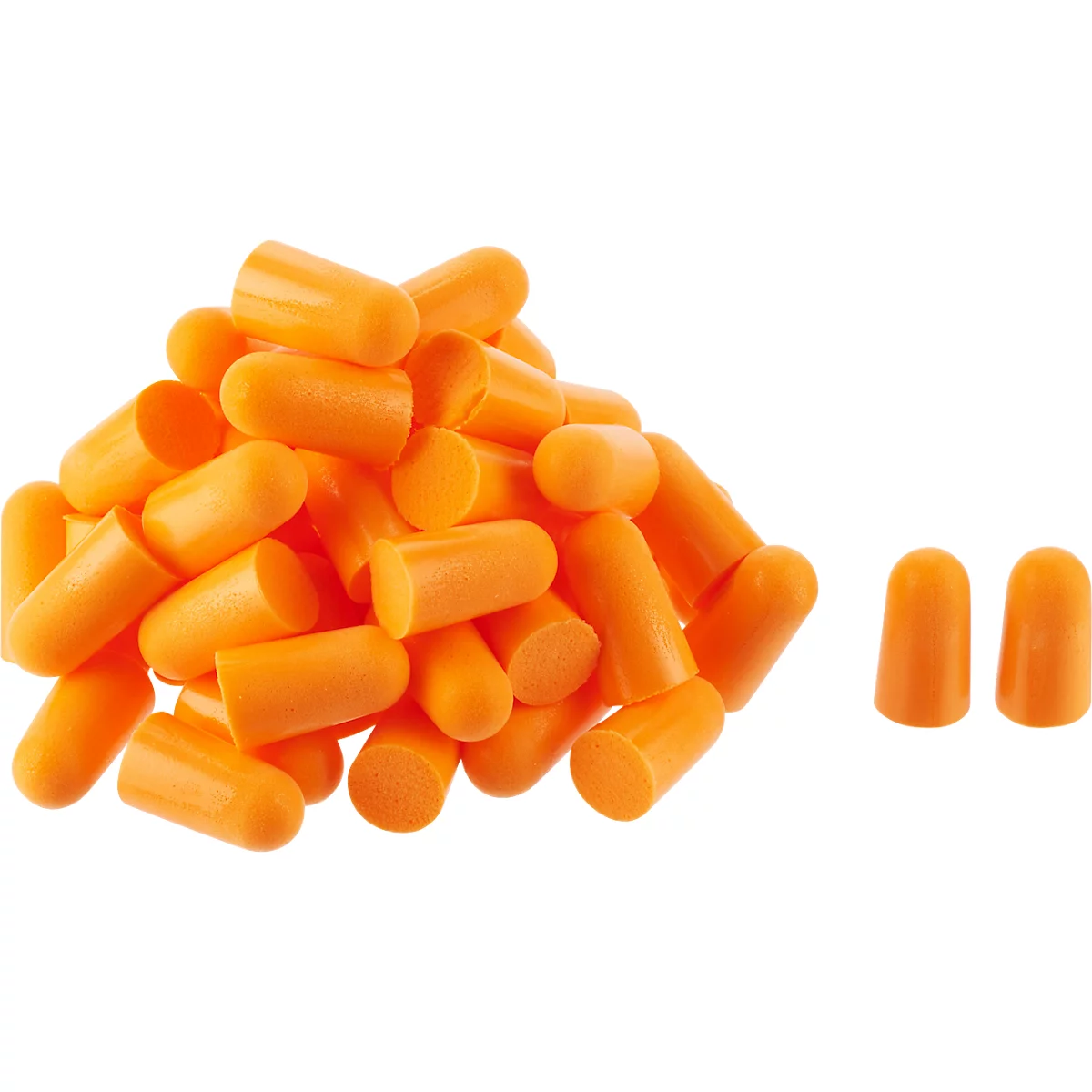 Haufen orangefarbener Ohrstöpsel auf weißem Grund. Zwei Stöpsel stehen separat.