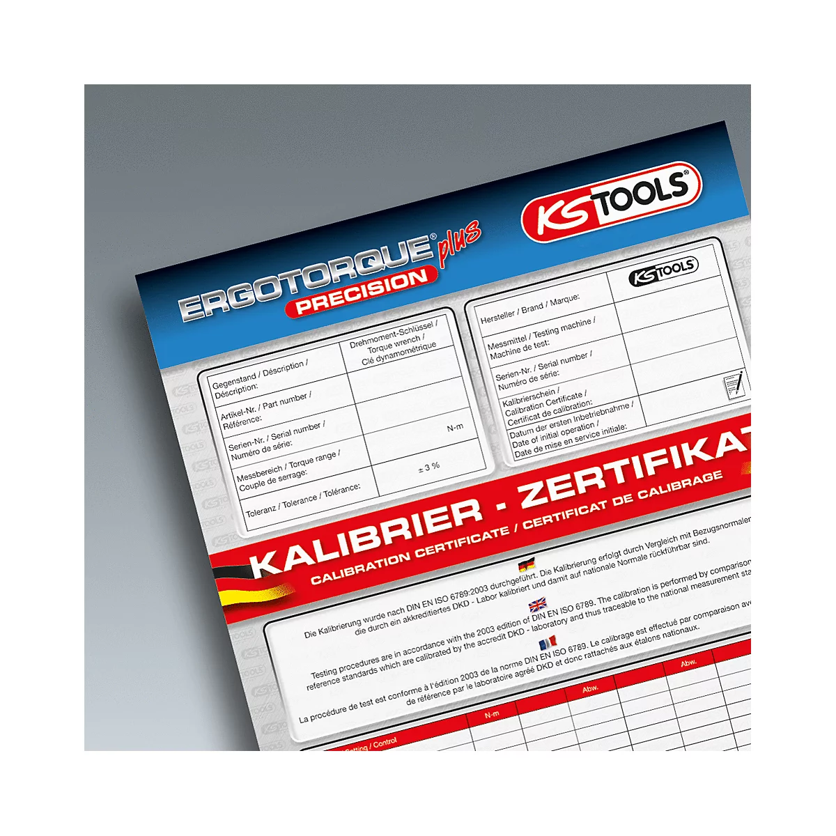 Blau-weißes Zertifikat mit Logos von KS TOOLS, ERGOTORQUE plus PRECISION und Texten wie "KALIBRIER- ZERTIFIKAT" und "Calibration Certificate".