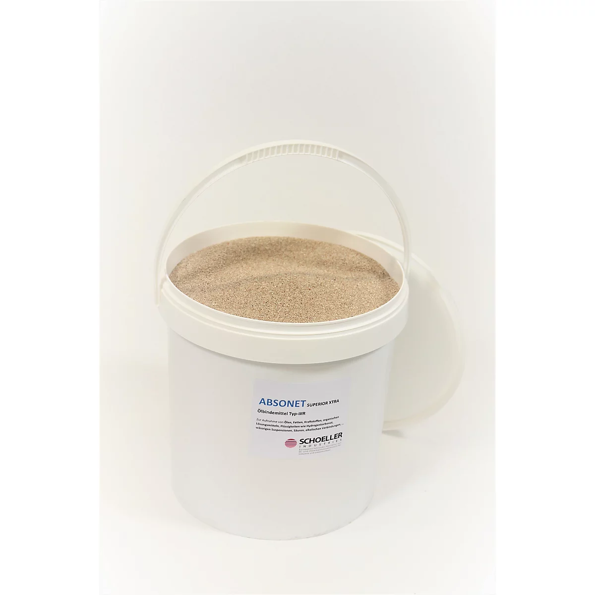 A white bucket with a handle, filled with brown granules. On the bucket is a label with text and a logo.