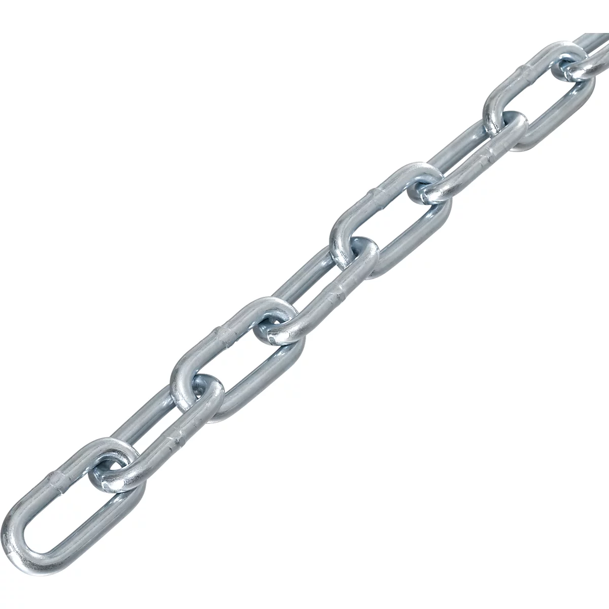 Kette aus Metall, diagonal von unten links nach oben rechts. Hintergrund weiß.