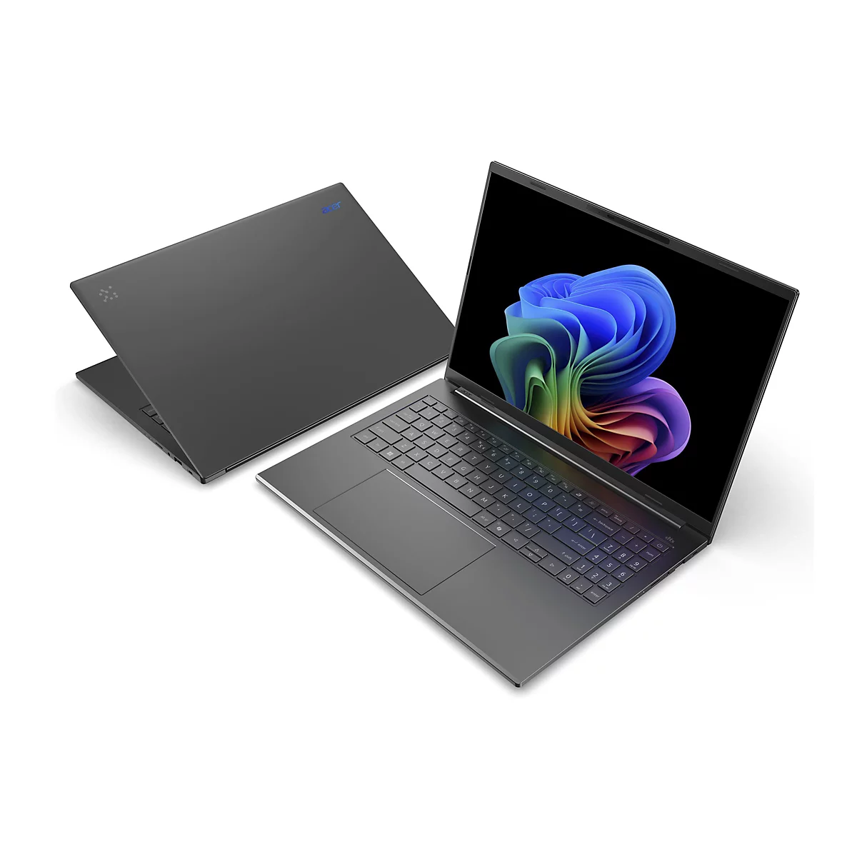 Ein grauer Laptop, teilweise geöffnet, zeigt einen farbenfrohen abstrakten Hintergrund auf dem Bildschirm. Ein zweiter Laptop liegt im Hintergrund.