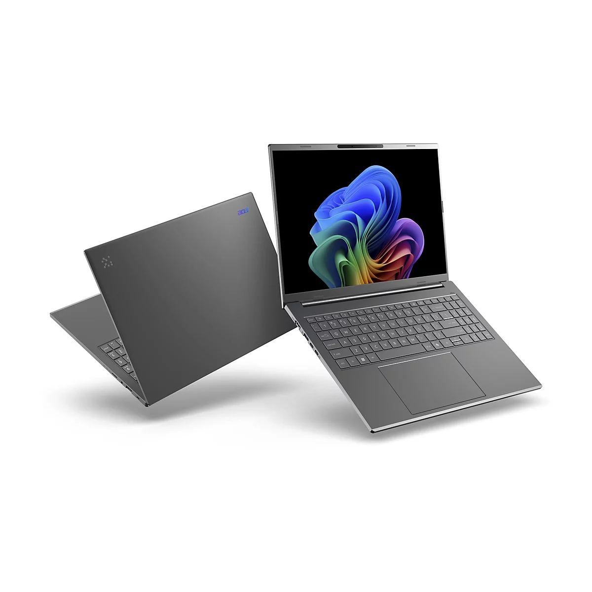 Zwei graue Laptops, einer geöffnet, auf weißem Hintergrund. Der geöffnete Laptop zeigt ein farbenfrohes, abstraktes Design auf dem Bildschirm.