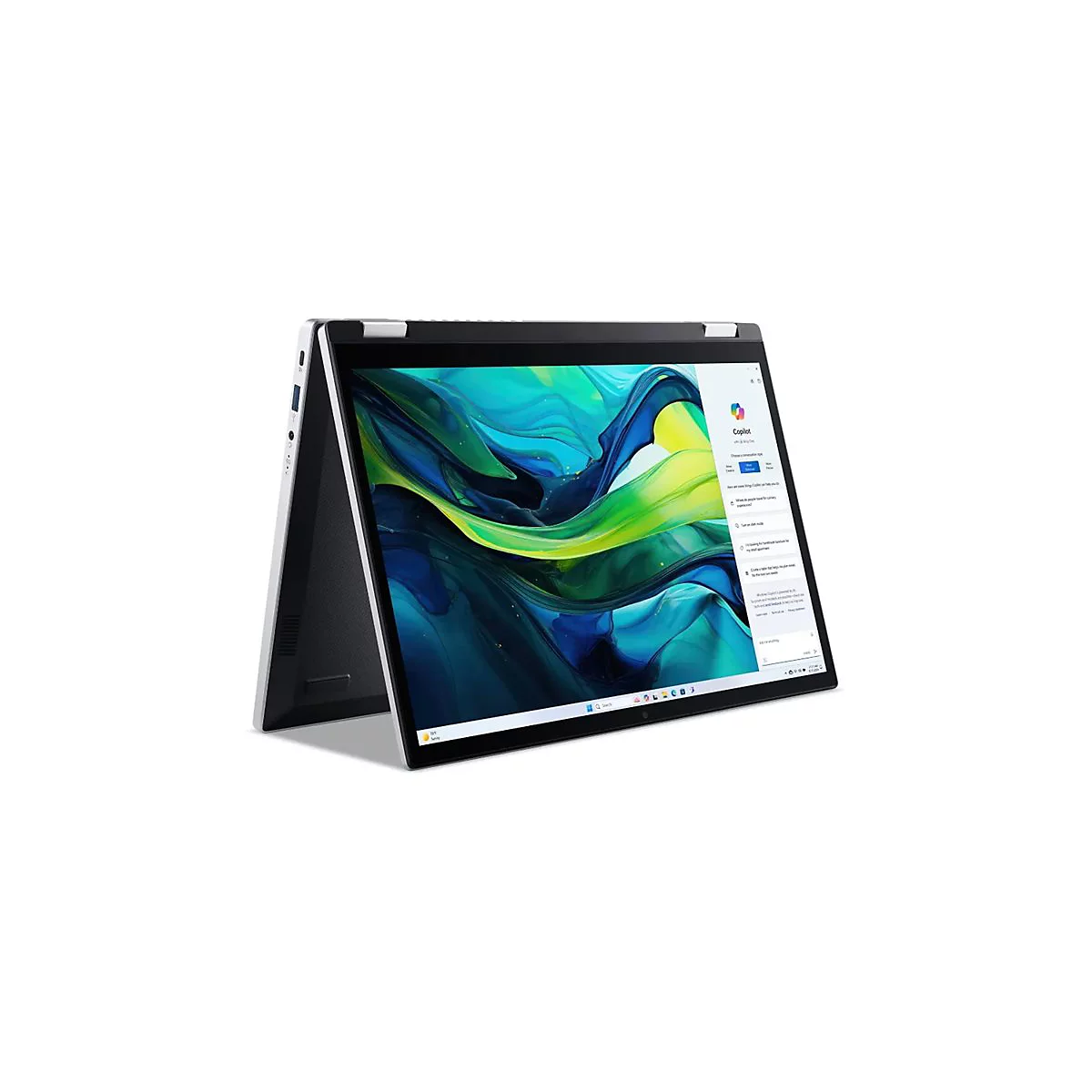 Ein silbernes Laptop-Convertible ist halb geöffnet. Auf dem Bildschirm ist eine Benutzeroberfläche mit dem Namen "Copilot" zu sehen.