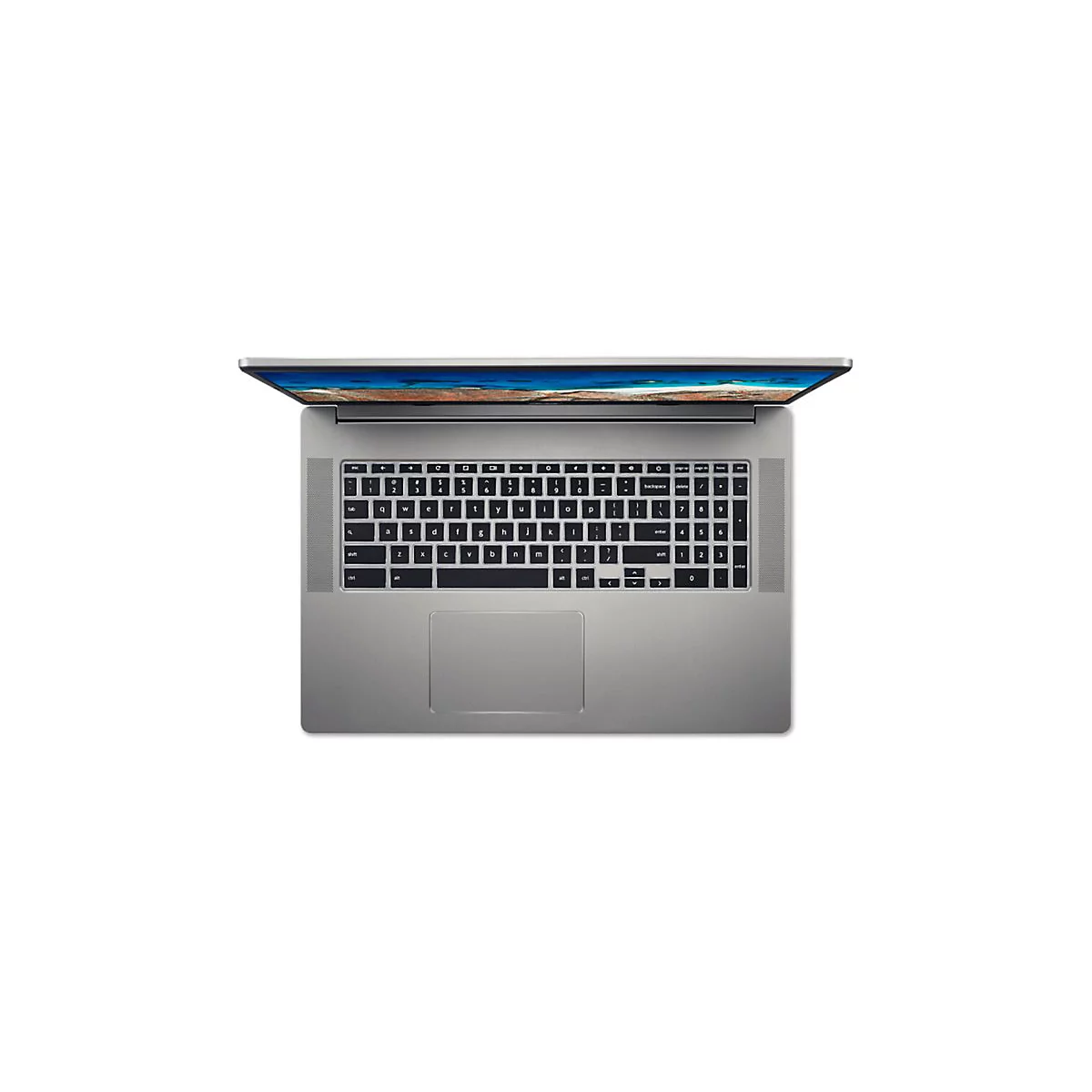 Draufsicht auf einen silberfarbenen Laptop, der geöffnet auf einem weißen Hintergrund liegt. Das Display zeigt eine Strandansicht. Tastenbeschriftung schwarz.