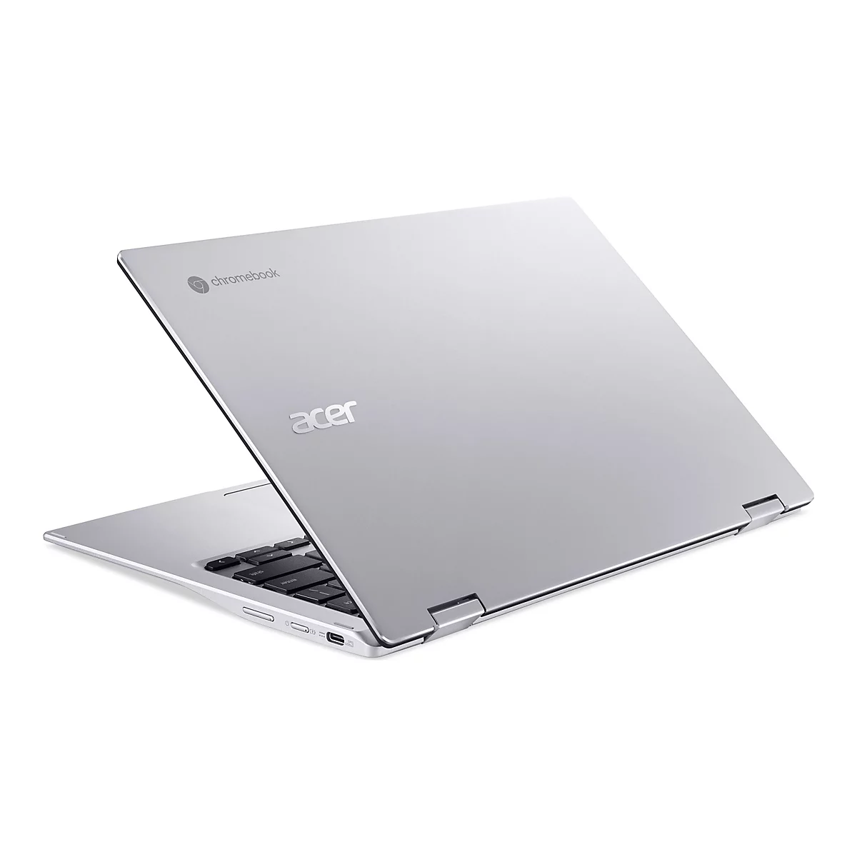 Silbernes Acer Chromebook, leicht geöffnet. Das Chromebook ist auf einem weißen Hintergrund abgebildet.