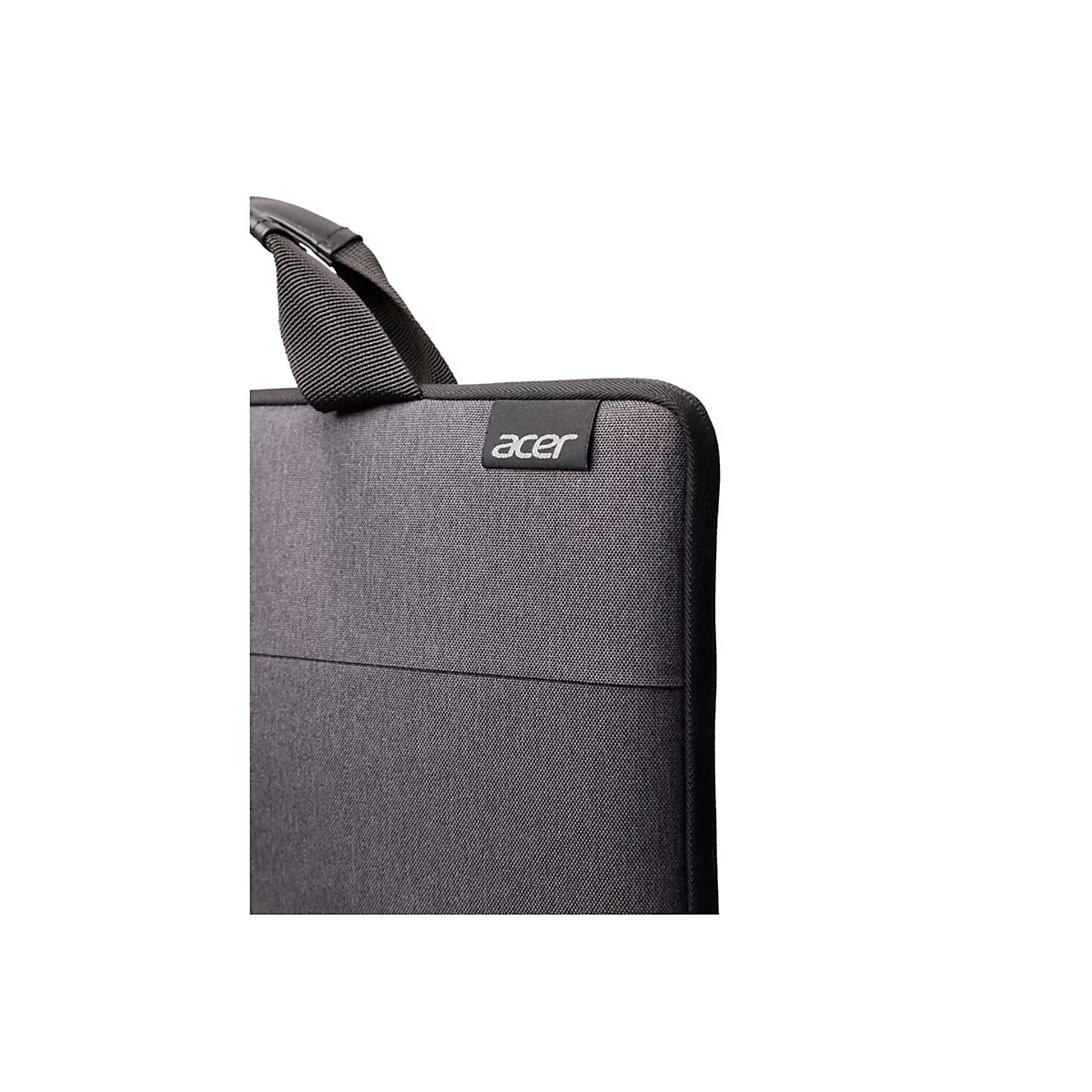Nahaufnahme einer grauen Acer Laptoptasche mit Tragegriff und dezentem Acer-Logo auf einem Label.