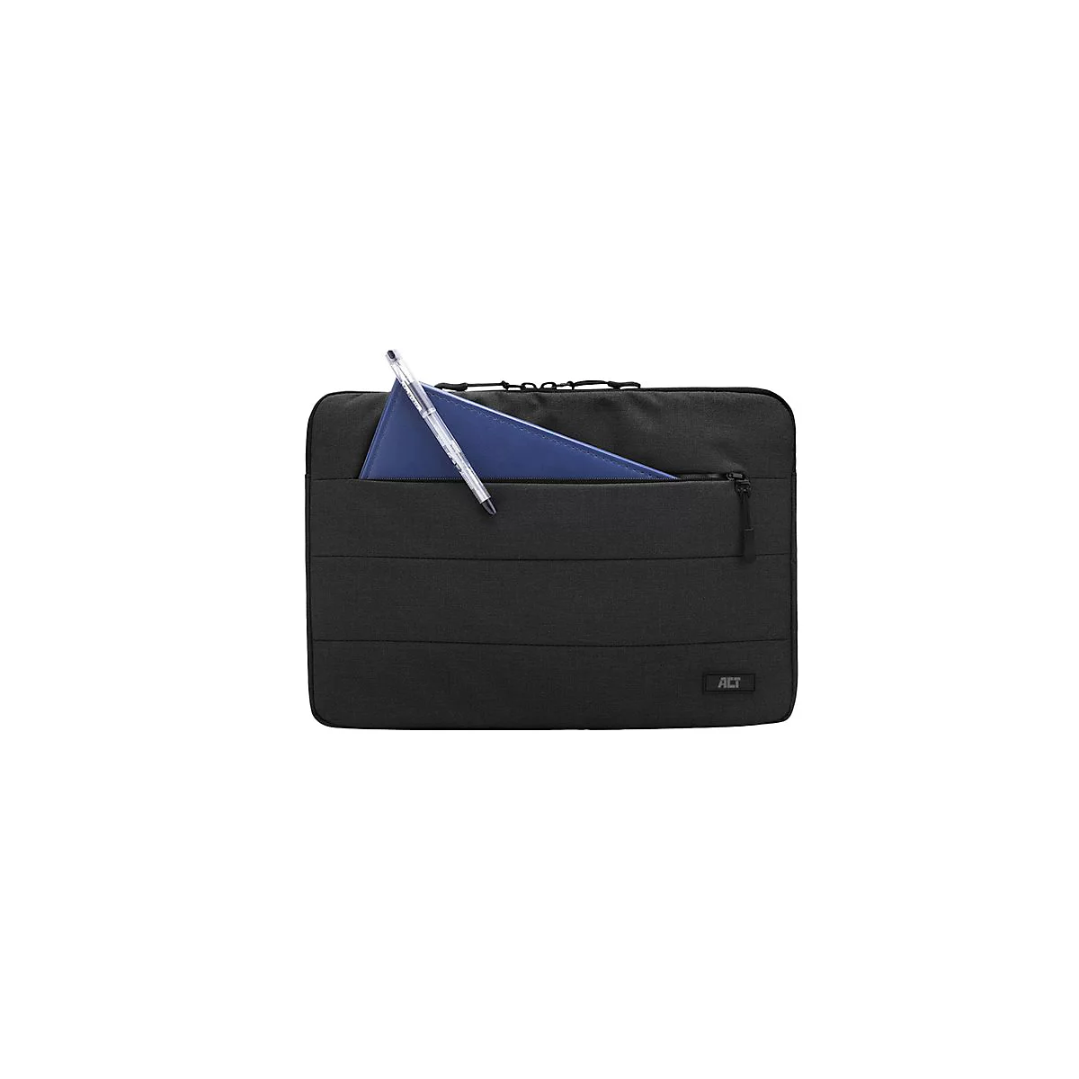Schwarze Laptoptasche mit Frontfach, in dem ein blaues Notizbuch und ein Kugelschreiber stecken.