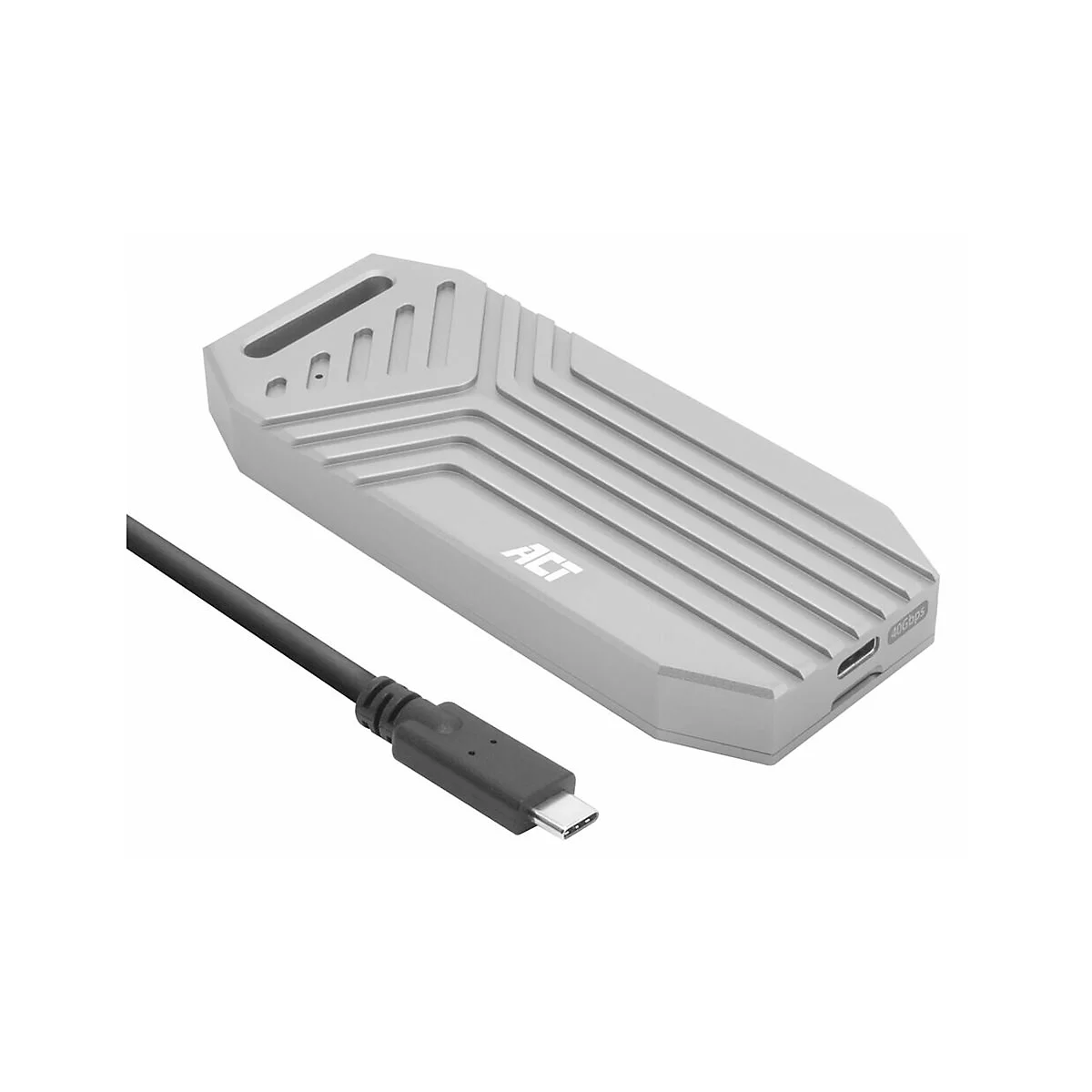Silberne, gerippte SSD-Gehäuse-Box mit ACT-Logo und angeschlossenem schwarzem USB-C-Kabel auf weißem Hintergrund.