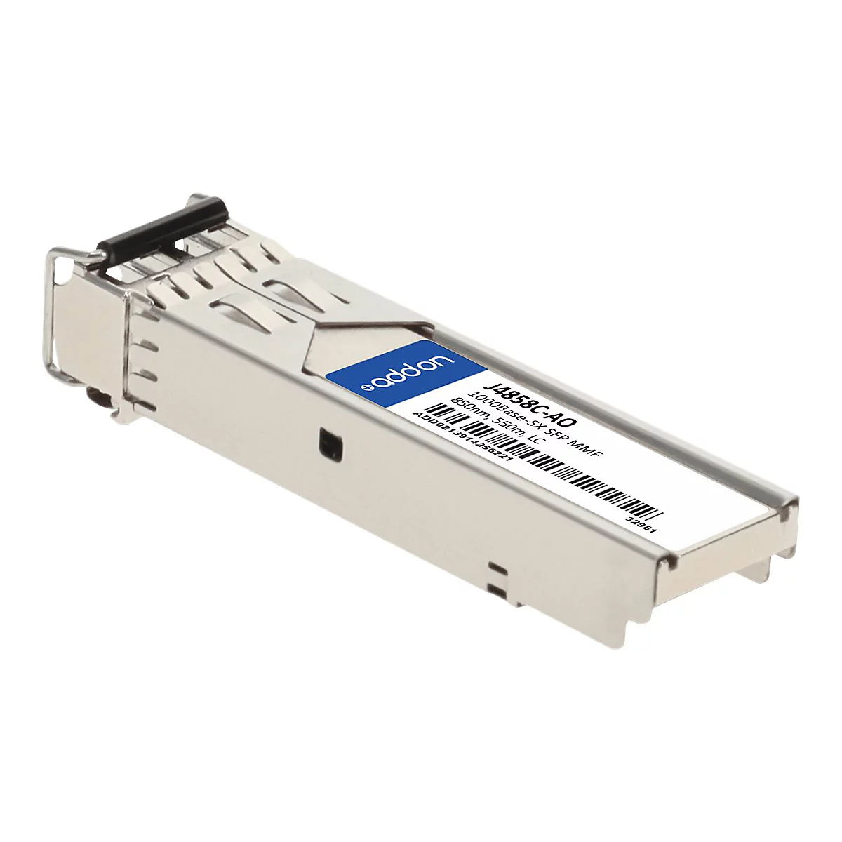 Ein metallisches SFP-Modul von Addon mit blauem Logo und weißem Etikett vor weißem Hintergrund.