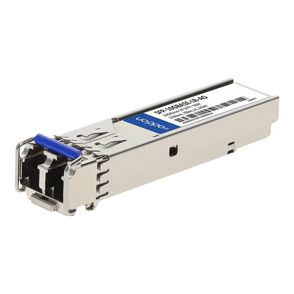 Ein silberner SFP+-Transceiver mit blauem Entriegelungshebel und einem Aufkleber mit technischer Beschriftung.