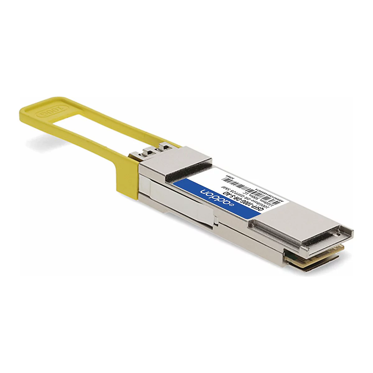 Addon QSFP28 Transceiver Modul mit gelbem Entriegelungshebel vor weißem Hintergrund.