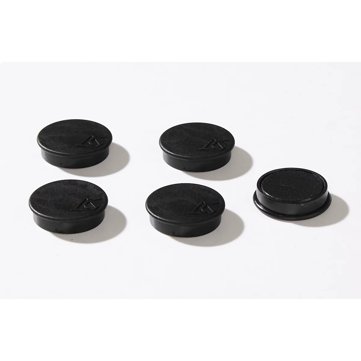 Five black round lids with a triangular logo.