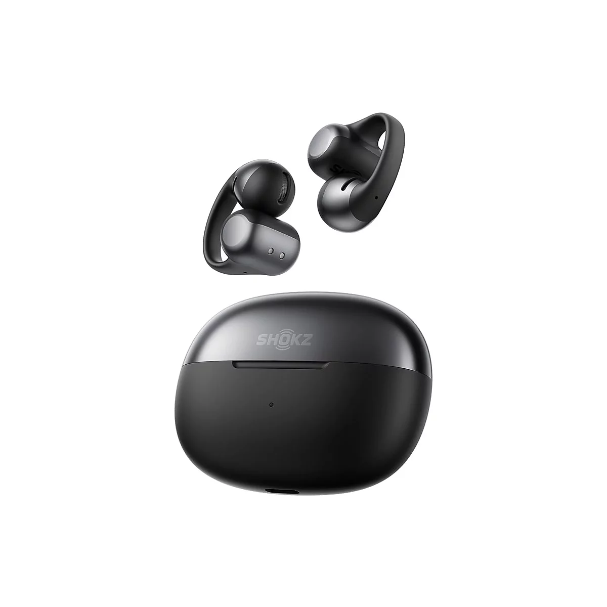Schwarze Shokz Open-Ear-Kopfhörer mit zugehörigem Ladecase vor weißem Hintergrund.