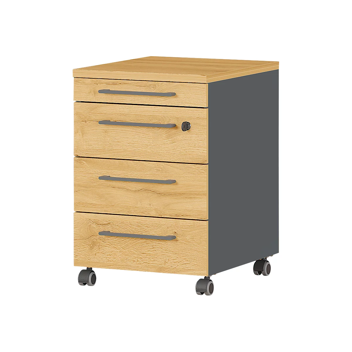 Een houten rolcontainer met vier laden, grijze handgrepen, een slot en wielen.