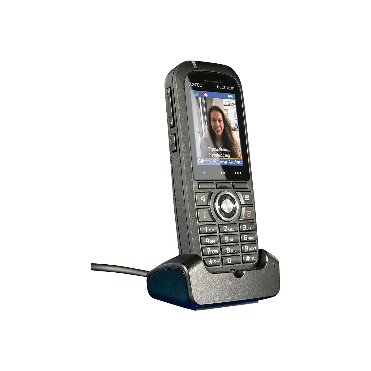 Schwarzes AGFEO DECT 70 IP Schnurlostelefon in der Ladestation mit Displayanzeige einer Person am Haupteingang.