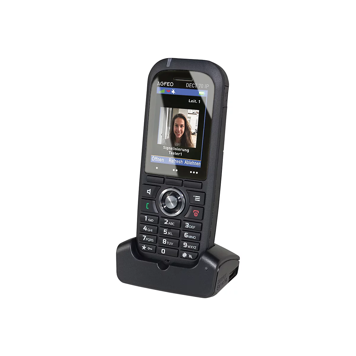Schwarzes AGFEO DECT 70 IP Schnurlostelefon in Ladeschale, Display zeigt Anruferbild und Menüoptionen.