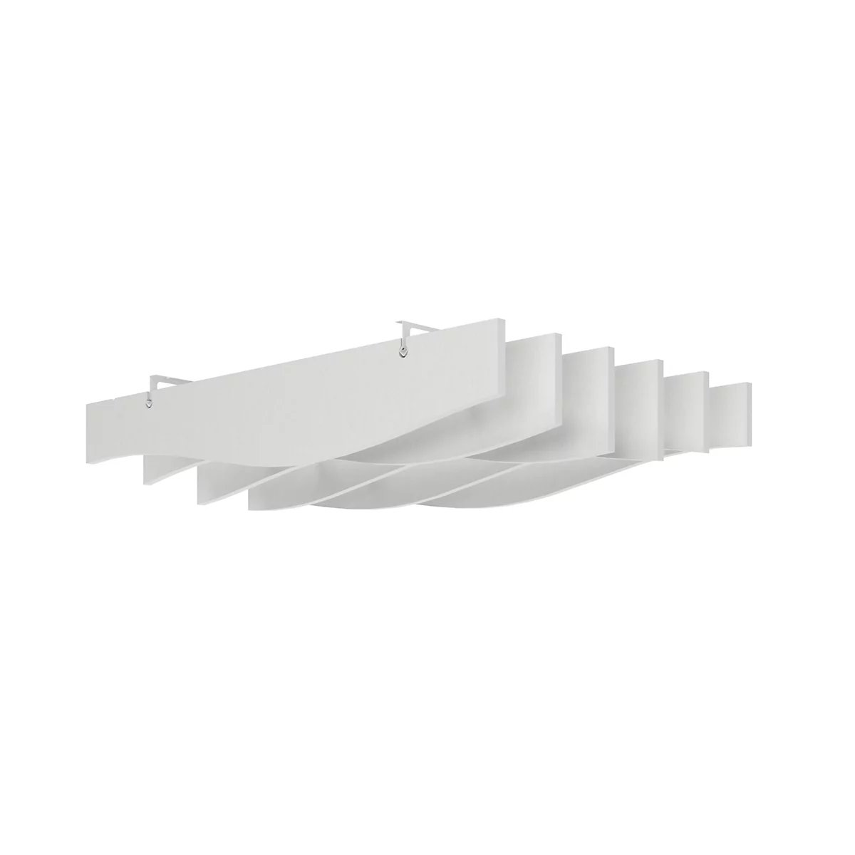 Weiße, wellenförmige Deckenlampe, die an Metallhaltern befestigt ist.