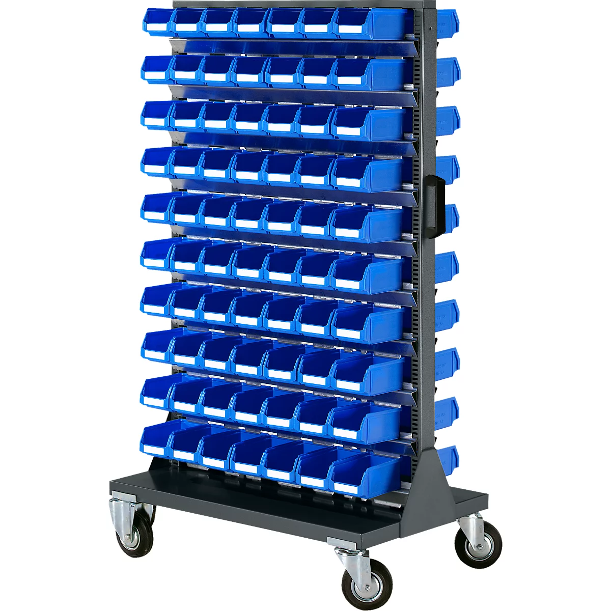 Una estantería de almacenamiento móvil de metal con numerosas cajas de plástico azules distribuidas en diez niveles.