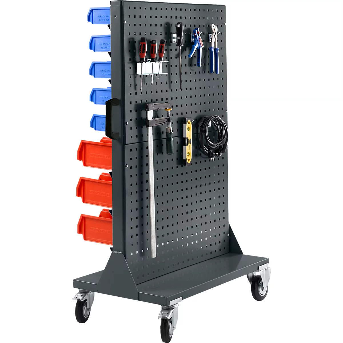 Carro de herramientas móvil con panel perforado, equipado con varias herramientas y cajas de almacenamiento coloridas.
