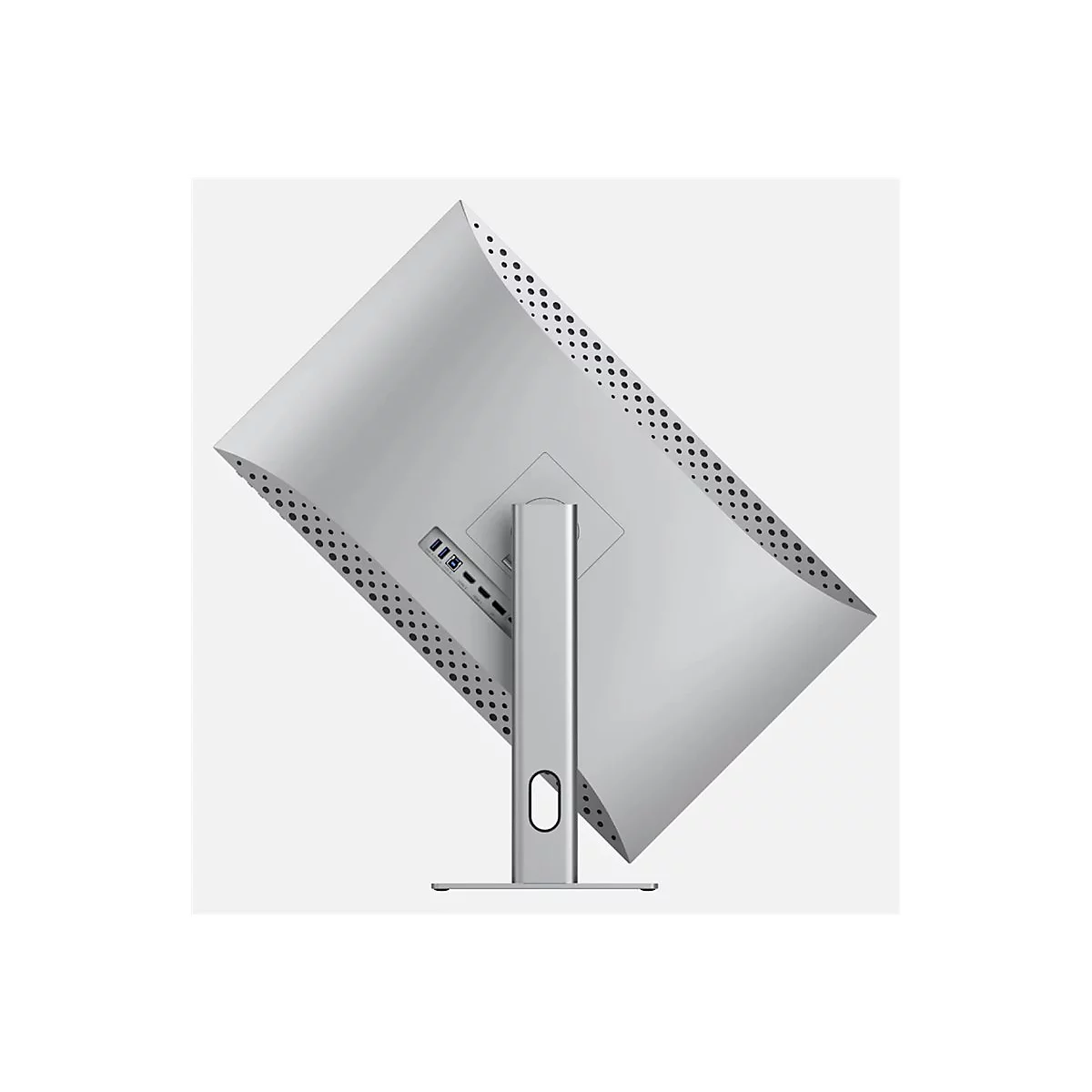 Rückseite eines silbernen Computerbildschirms auf einem Standfuß, mit Lüftungsöffnungen und Anschlüssen.