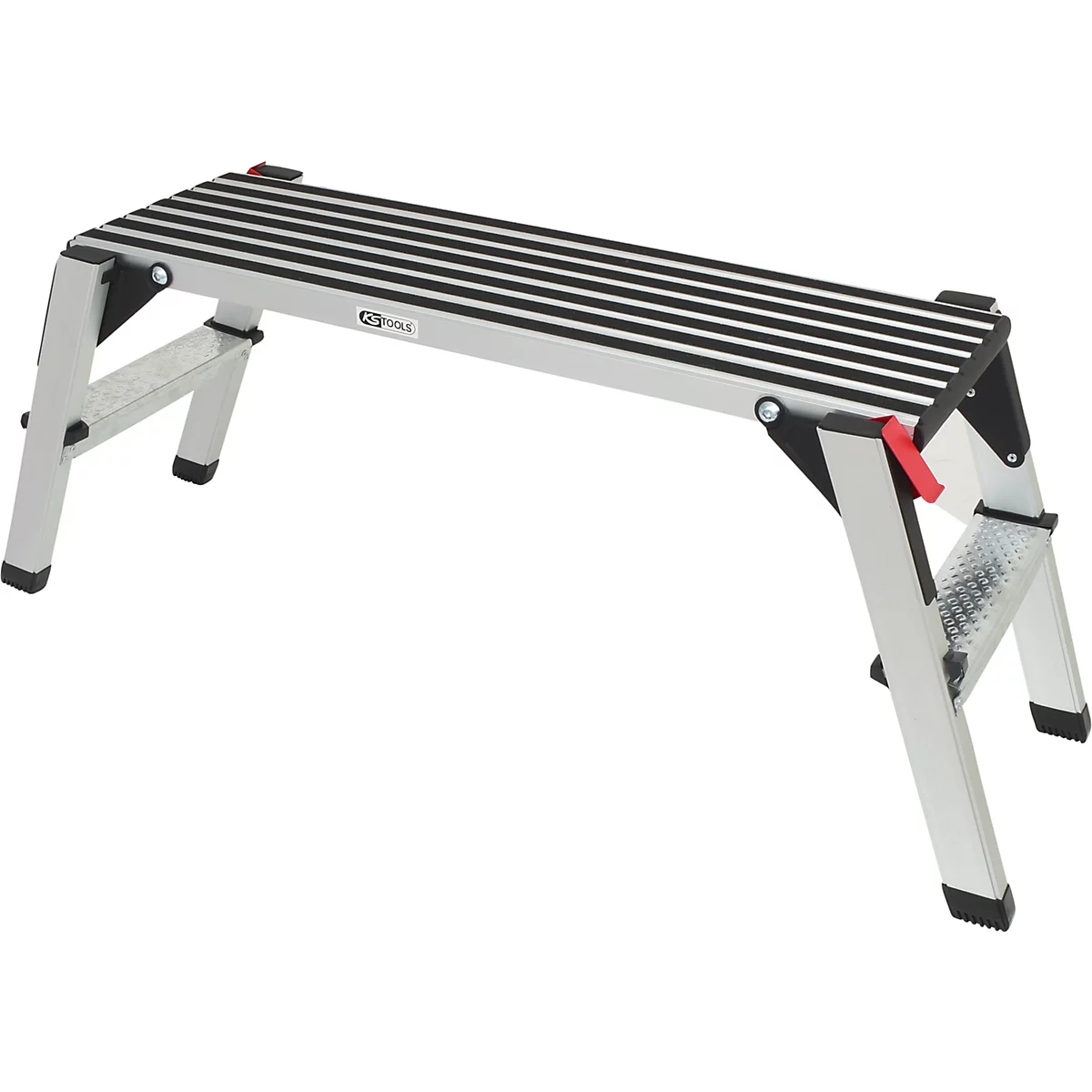 Aluminium Trittschemel mit schwarzer rutschfester Oberfläche. Der Trittschemel ist ausgeklappt.