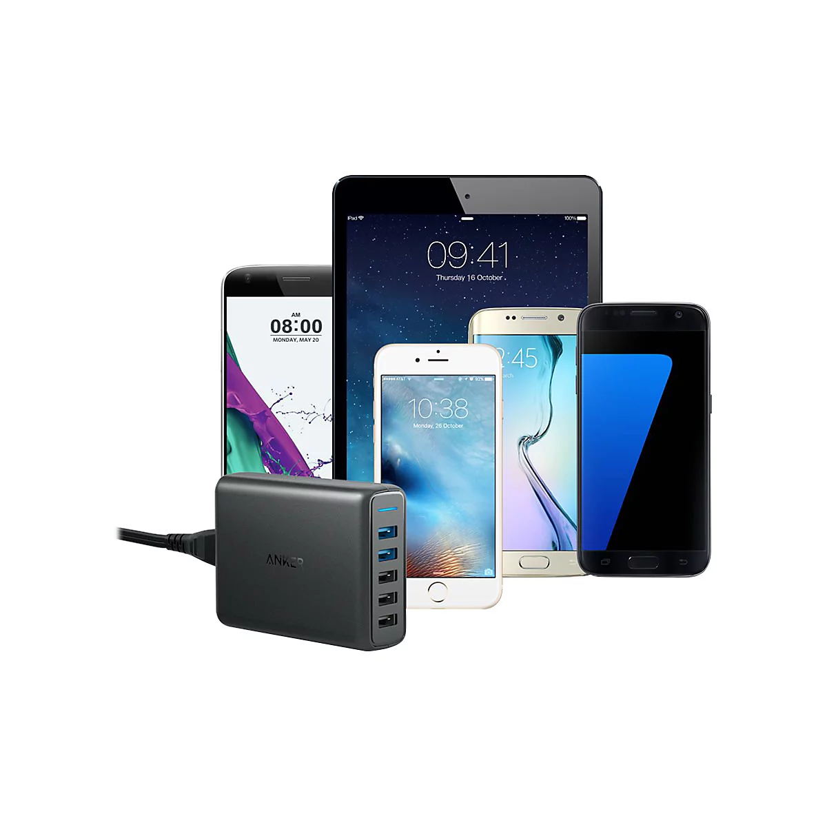 Schwarzes Anker USB-Ladegerät mit fünf Anschlüssen vor einer Auswahl von Smartphones und Tablets.