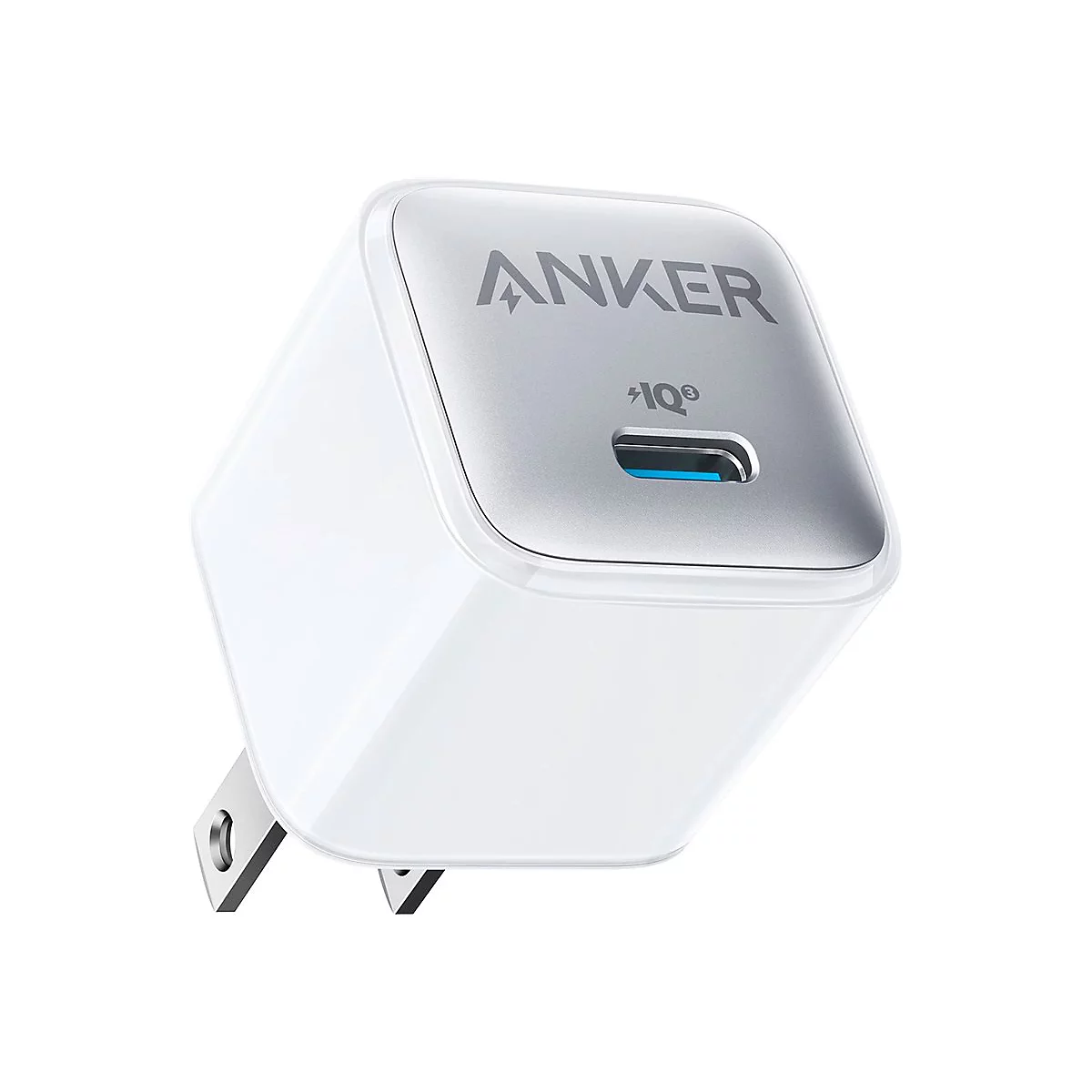 Weißes Anker USB-C Ladegerät mit silberner Vorderseite und einem IQ3-Anschluss vor weißem Hintergrund.