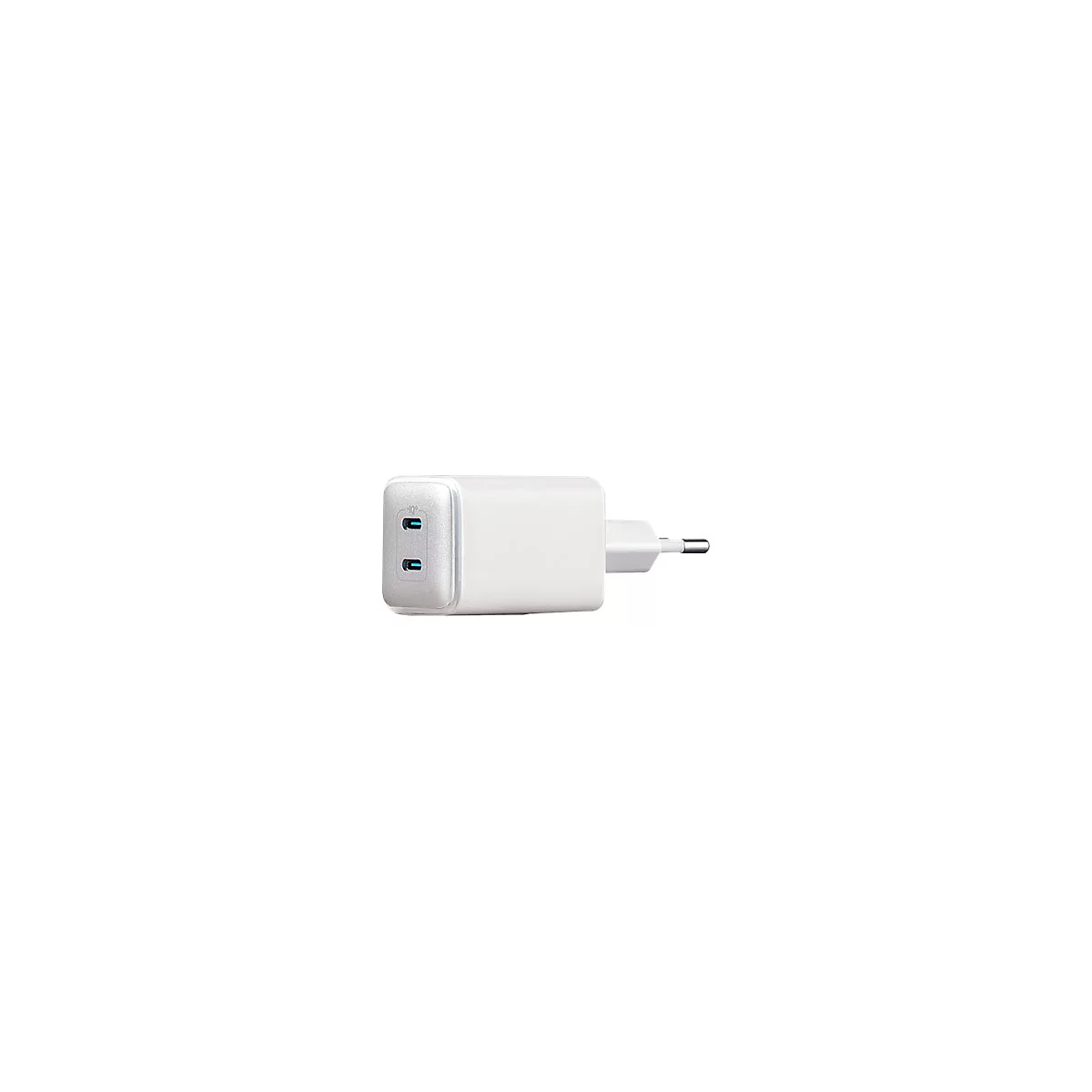 Weißes USB-C-Ladegerät mit zwei Anschlüssen und EU-Stecker auf neutralem Hintergrund.