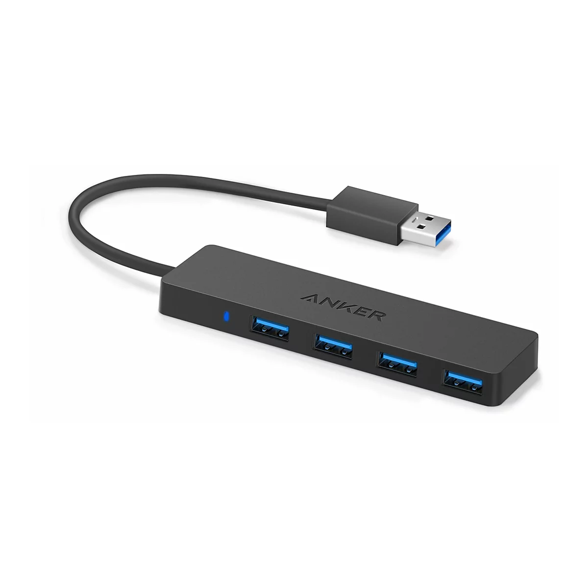 Schwarzer Anker USB-Hub mit vier blauen USB-Anschlüssen und einem USB-Stecker, isoliert auf weißem Hintergrund.