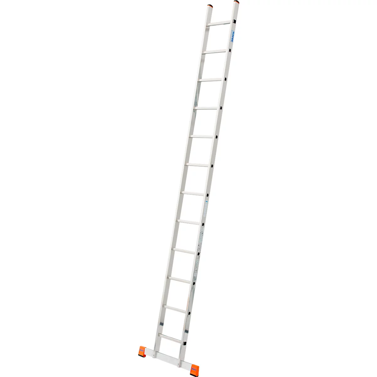 Graue Aluminium-Leiter, schräg gestellt. Orangene Gummifüße, schwarze Verbindungsstücke. Auf weißem Hintergrund.