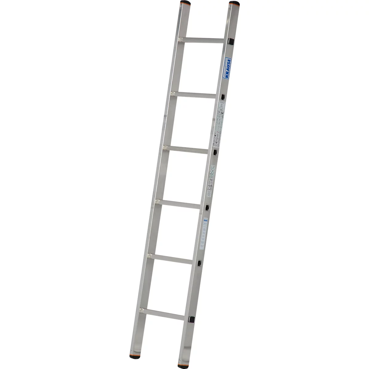 Eine silberfarbene Leiter, die an einer Wand lehnt. Auf der Leiter steht ein Aufkleber mit der Aufschrift "Krause".
