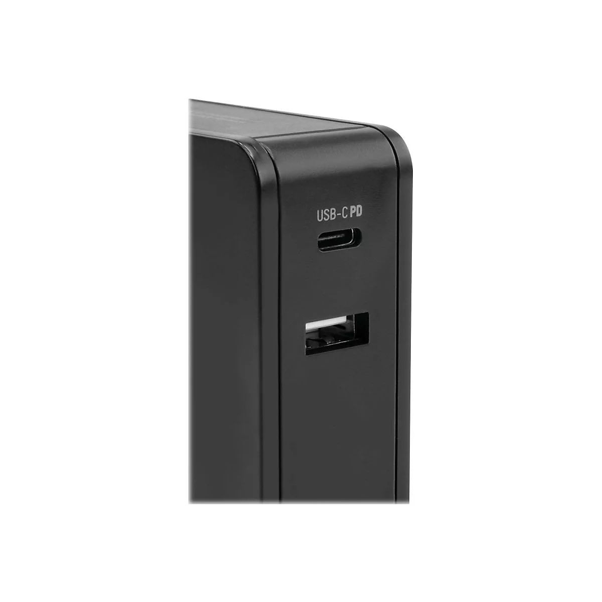Nahaufnahme einer schwarzen Powerbank mit USB-C PD und USB-A Anschluss.