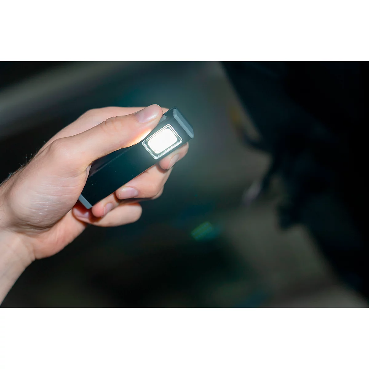 ANSMANN Mini-Booster 500R lampe de travail, fonction Boost, jusqu'à 500 lumens, COB-LED, 6000K, avec aimant et clip, noir