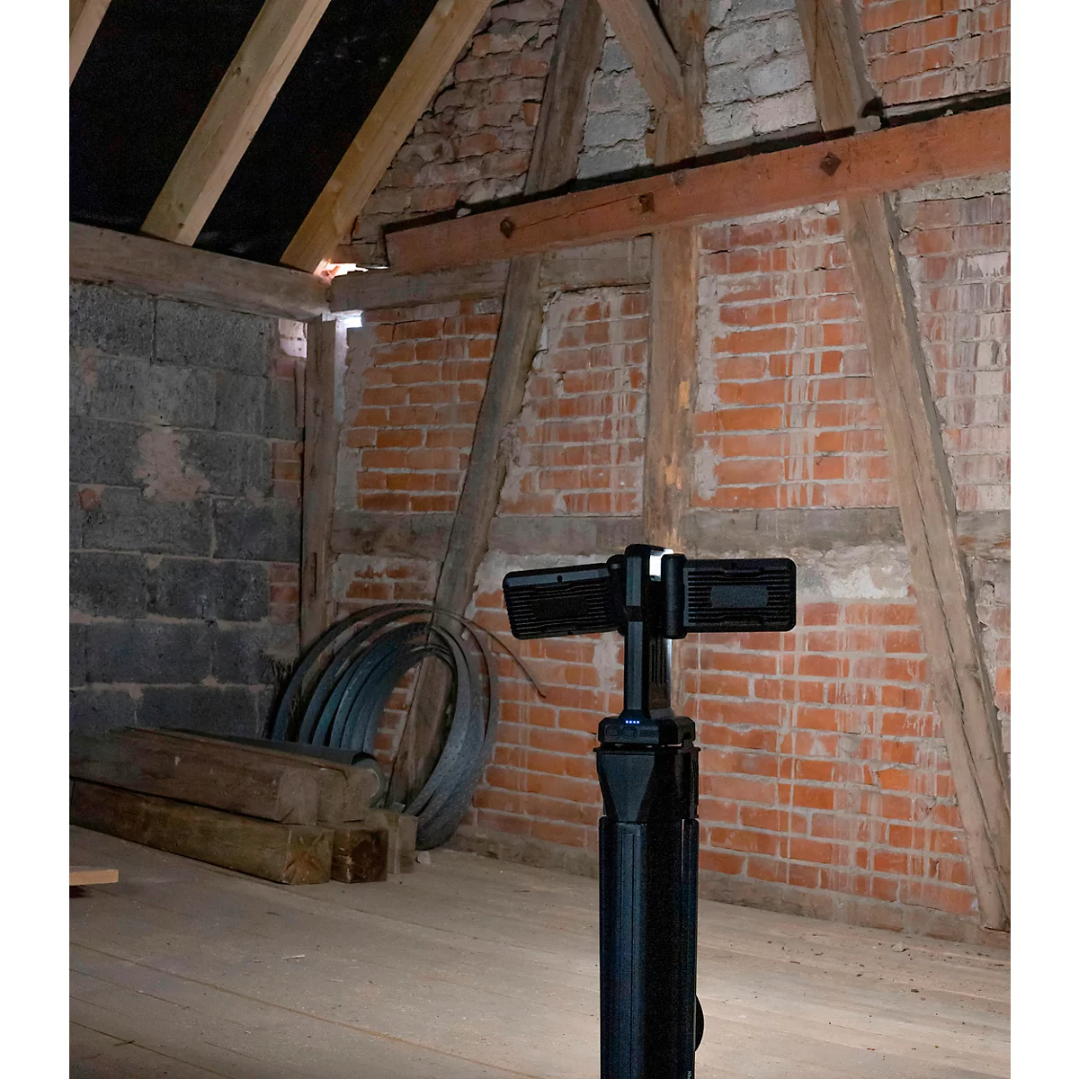 ANSMANN WL11500R dubbele LED bouwspot, 11.500 lumen, 2× 36W SMD LED's, oplaadbare batterij en netvoeding, verstelbaar, statief en magneetvoet, zwart