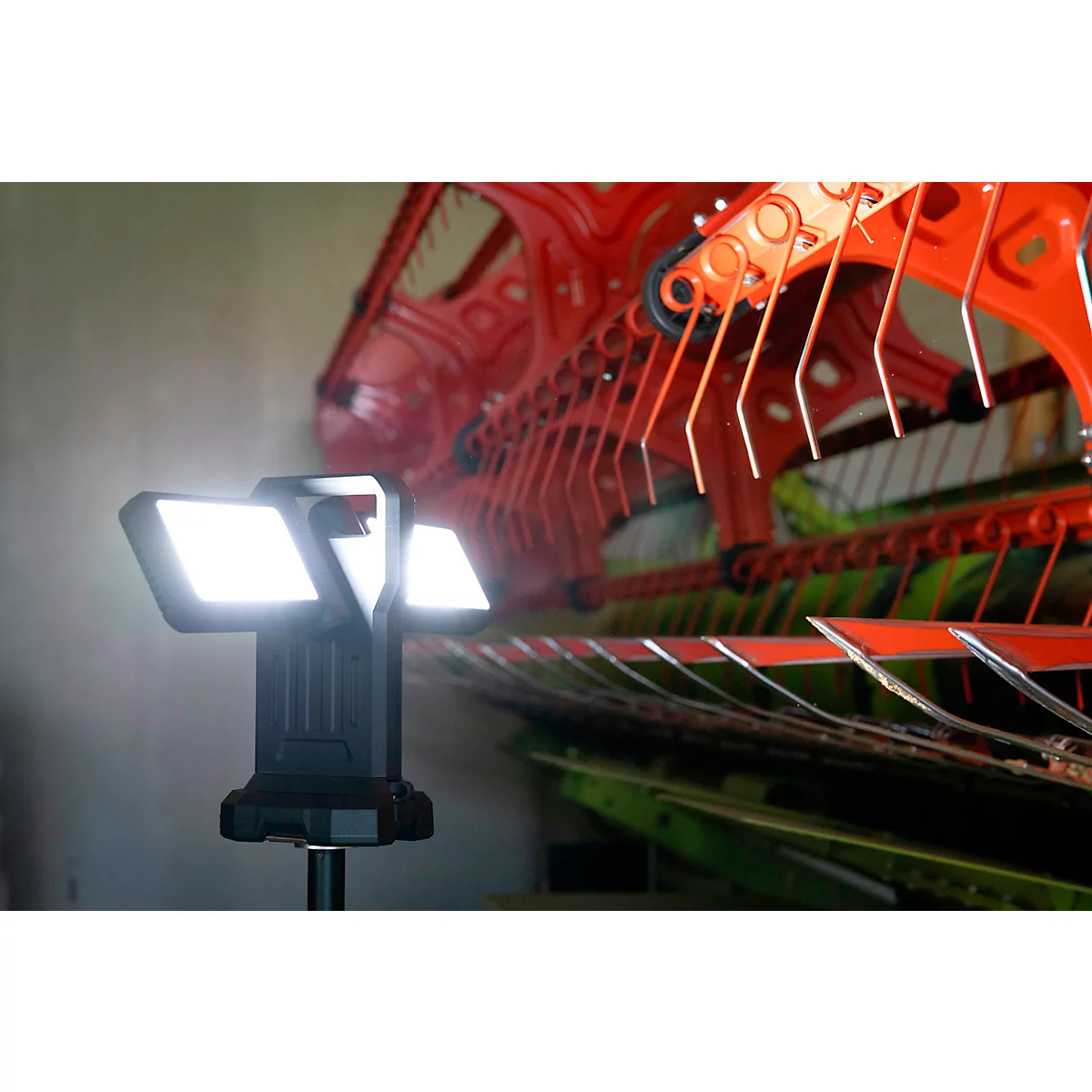 ANSMANN WL11500R dubbele LED bouwspot, 11.500 lumen, 2× 36W SMD LED's, oplaadbare batterij en netvoeding, verstelbaar, statief en magneetvoet, zwart