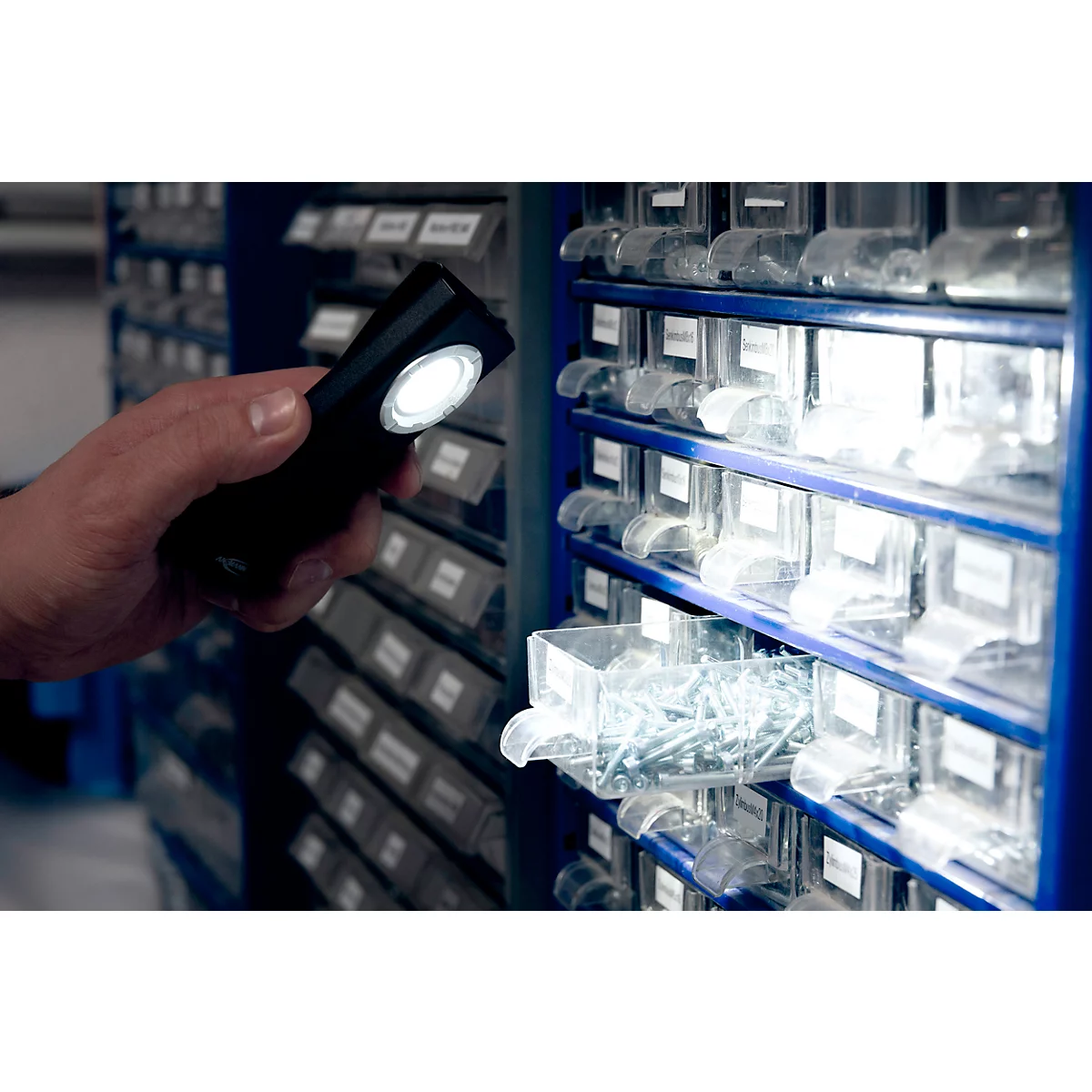 ANSMANN WL1200R-DS Arbeitsleuchte, 1.200 Lumen, Akku, IPX6/IK07, Drei Helligkeitsstufen, mit Haltemagneten und Gürtelclip, schwarz