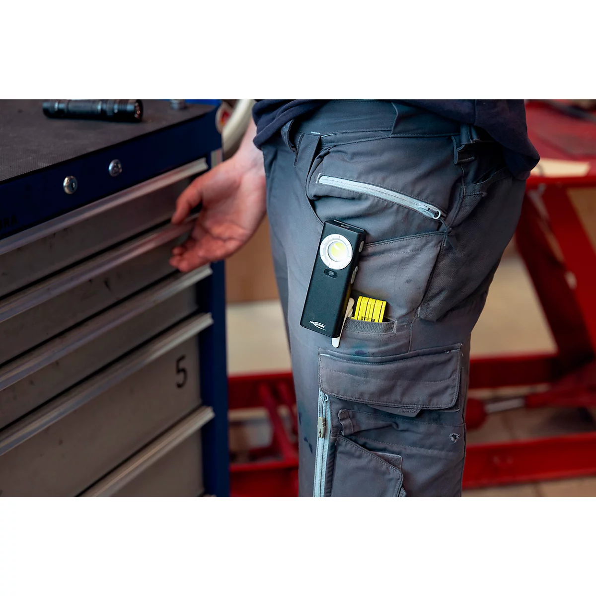 ANSMANN WL1200R-DS Arbeitsleuchte, 1.200 Lumen, Akku, IPX6/IK07, Drei Helligkeitsstufen, mit Haltemagneten und Gürtelclip, schwarz