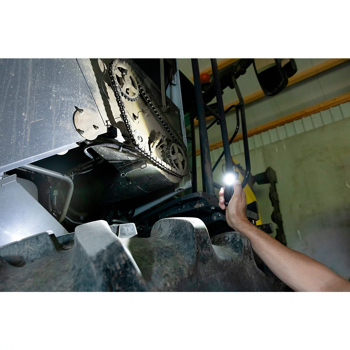 ANSMANN WL1200R-DS Lampe de travail, 1 200 lumens, batterie, IPX6/IK07, trois niveaux de luminosité, avec aimant de maintien et clip ceinture, noir