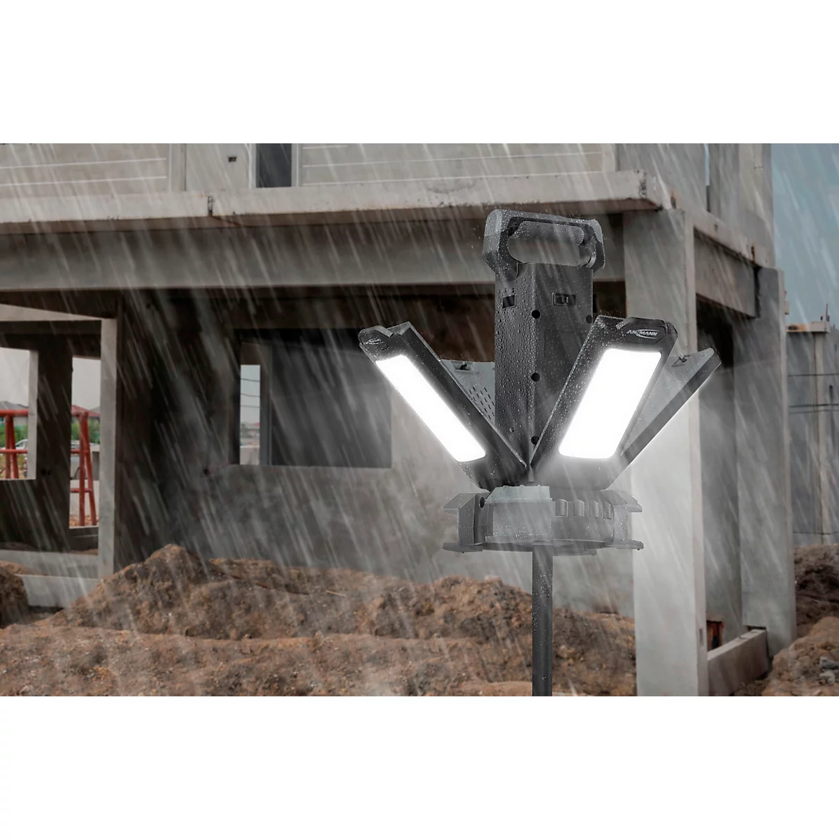 ANSMANN WL14000AC quad LED-spot, 14.000 lumen, 4× 30 W SMD LED's, netvoeding, verstelbaar, statief en magneetvoet, zwart