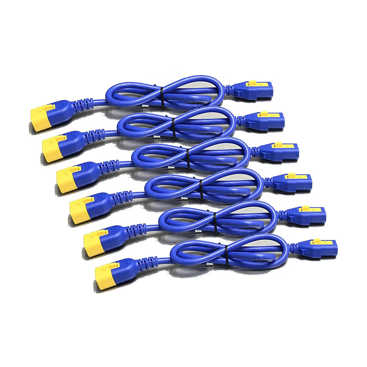 Sechs blaue Netzkabel mit gelben Steckern liegen auf weißem Hintergrund.