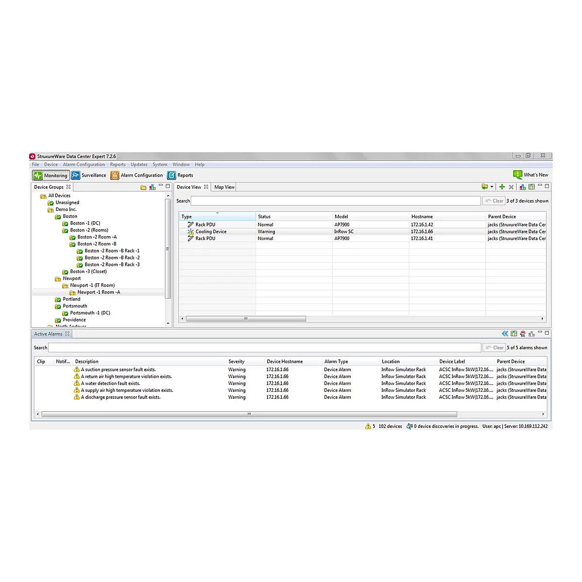 Screenshot der Software "StruxureWare Data Center Expert 7.2.6", die Geräteüberwachung und Alarmkonfiguration anzeigt. Eine Tabelle listet Alarme auf, darunter Temperatur-, Wasser- und Druckfehler.