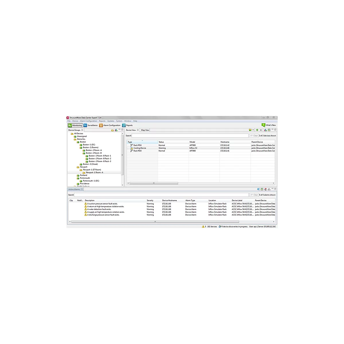 Bildschirmfoto der Software StruxureWare Data Center Expert mit einer Geräteliste und Alarmmeldungen.