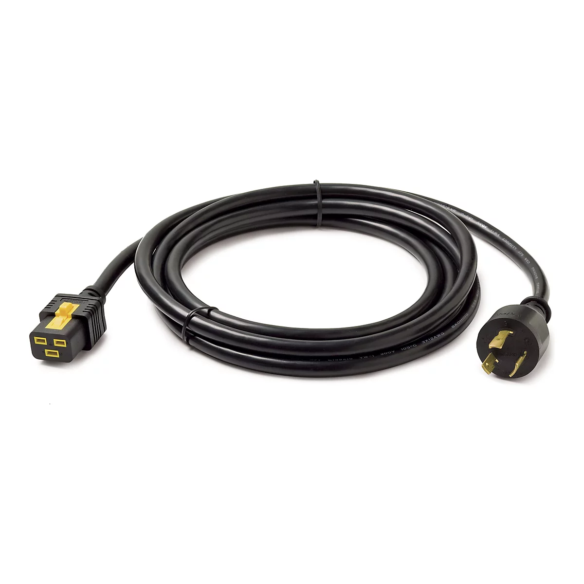 Ein schwarzes Netzkabel mit Stecker und Buchse, die auf weißem Hintergrund liegen.