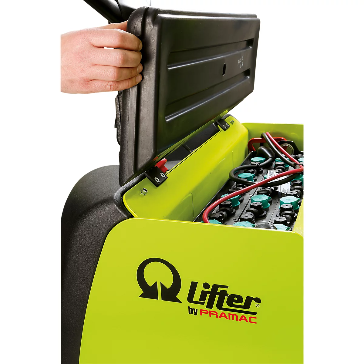 Mano abriendo la tapa de mantenimiento negra de una máquina Lifter verde neón con batería visible.