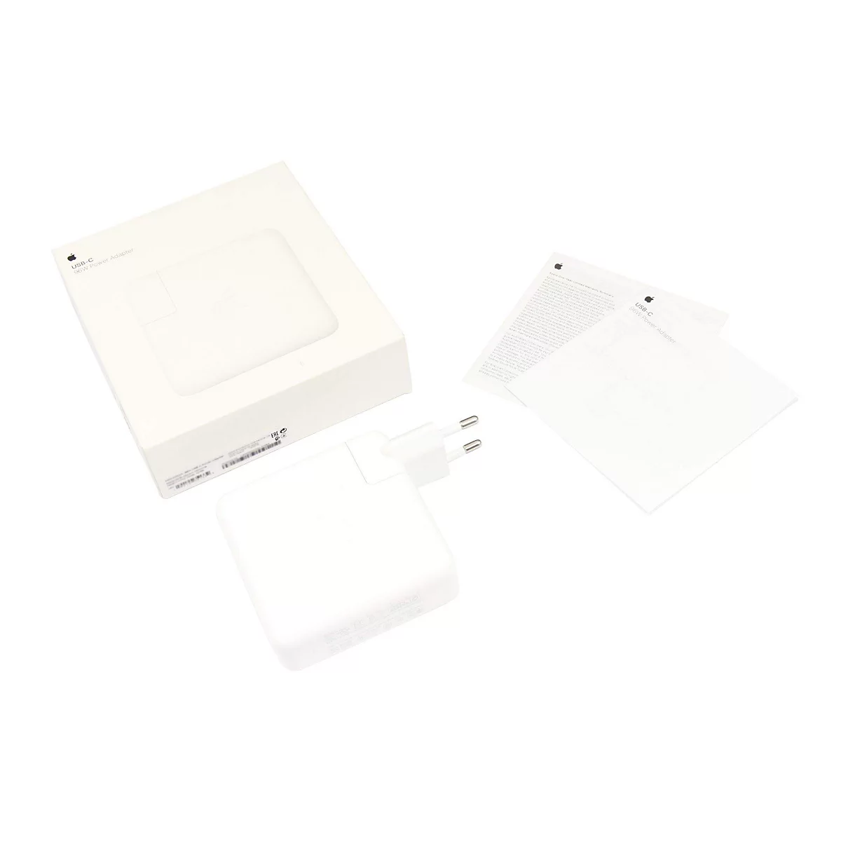 Apple 96W USB-C Netzteil mit Verpackung und Dokumentation auf weißem Hintergrund.