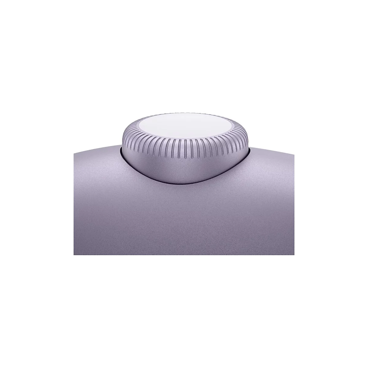 Nahaufnahme eines silbernen, geriffelten Drehknopfes auf einem matten, violetten Gehäuse.