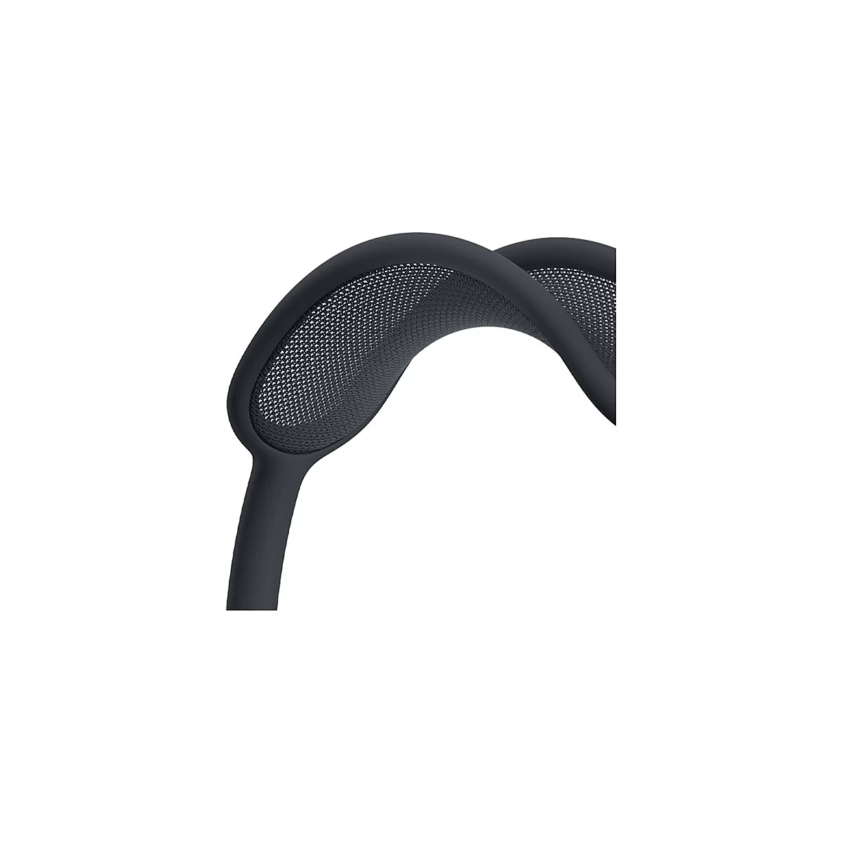 Gros plan d'un composant de casque noir et flexible avec tissu en maille. La forme est incurvée et dynamique.