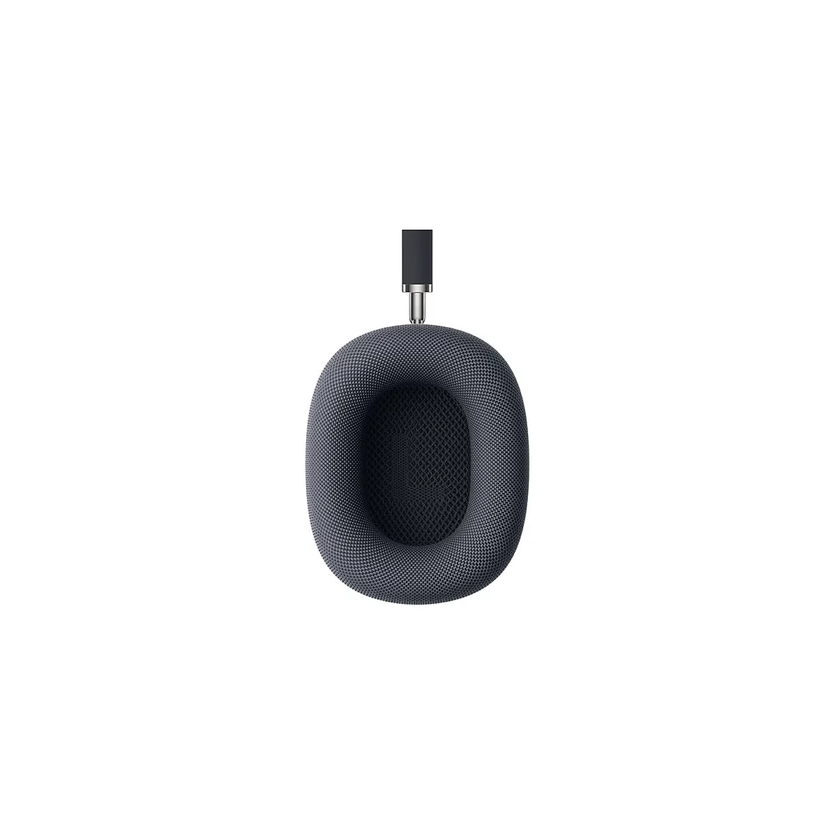 Gros plan d'un casque circum-auriculaire gris. Le coussinet en mesh est mis au point, la partie du bandeau dépasse vers le haut.