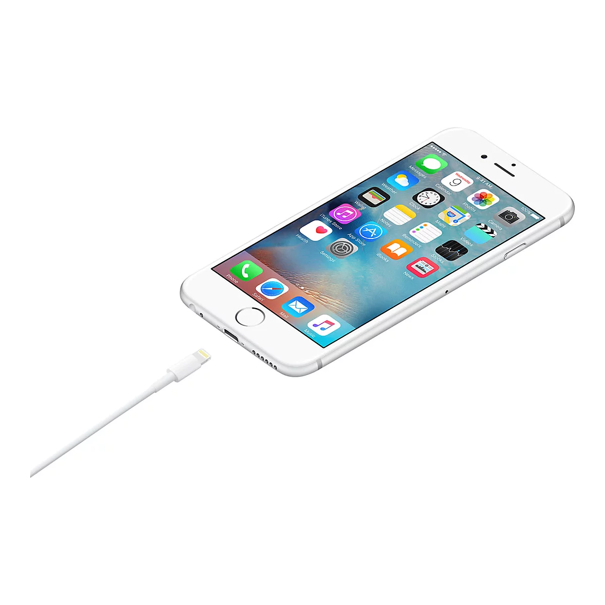 Ein weißes iPhone liegt schräg auf hellem Hintergrund und wird mit einem Lightning-Kabel verbunden.