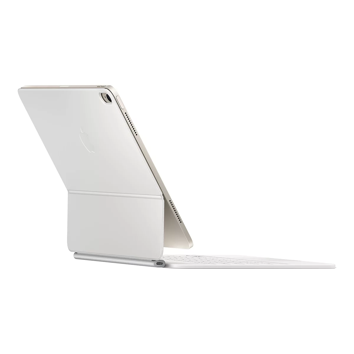 Ein helles iPad mit angebrachtem Tastatur-Case, teilweise aufgeklappt, auf weißem Hintergrund. Das Apple-Logo ist sichtbar.